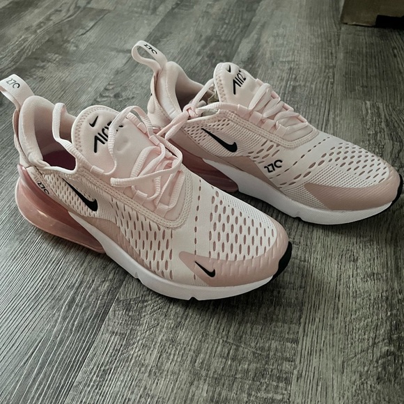 shoe carnival air max womens